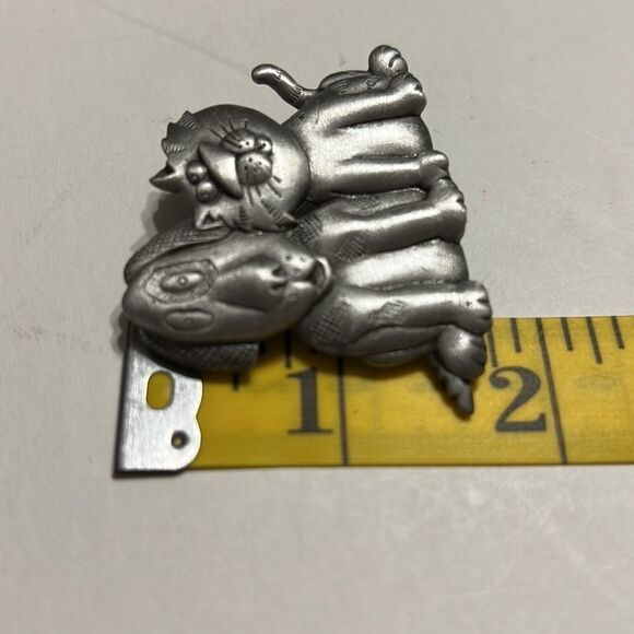 Vintage J.J. Pewter Dog and Cat Brooch - Picture 8 of 8